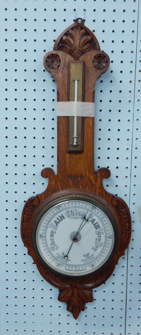 Appraisal: An early thC aneroid barometer in an oak case the