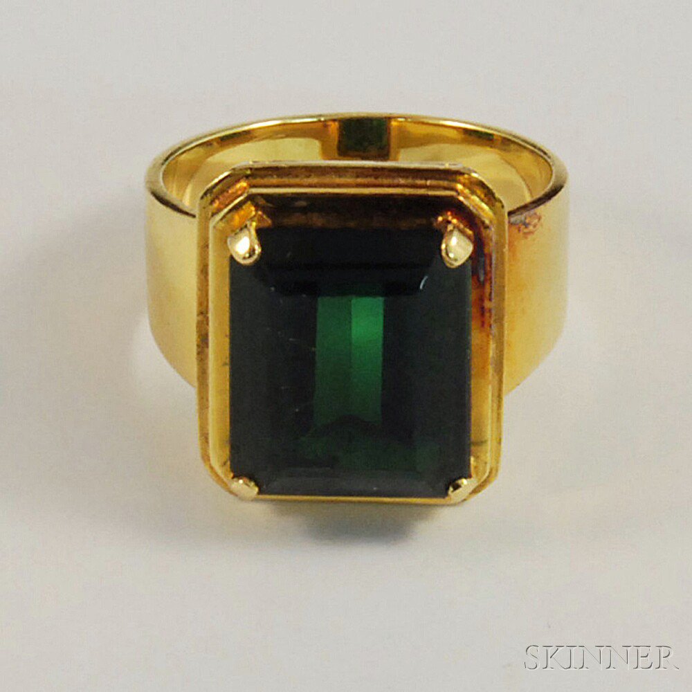 Appraisal: kt Gold and Green Tourmaline Ring on wide band the