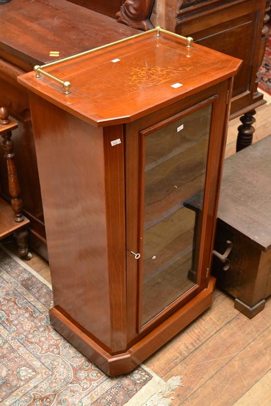 Appraisal: A VICTORIAN STYLE MUSIC CABINET A VICTORIAN STYLE MUSIC CABINET