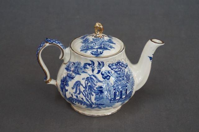 Appraisal: Sadler Blue Willow Individual Teapot ca 's Made in England