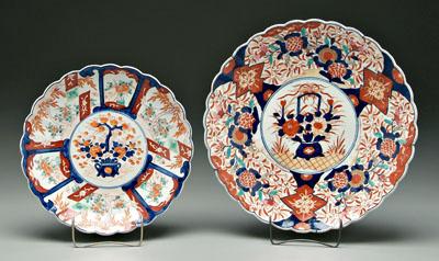 Appraisal: Two Japanese Imari chargers scalloped rims one with fluted body