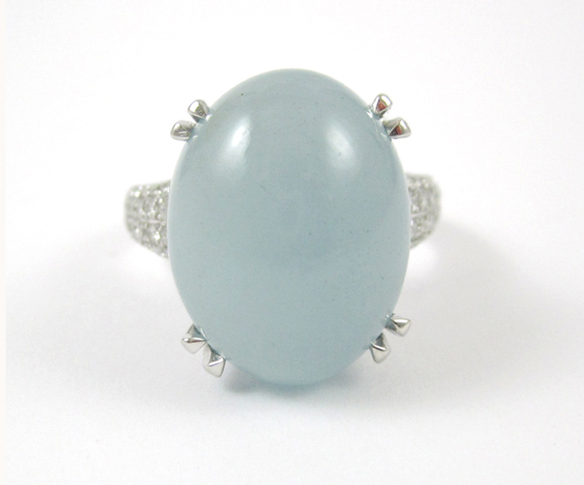 Appraisal: AQUAMARINE AND FOURTEEN KARAT WHITE GOLD RING with round-cut diamonds