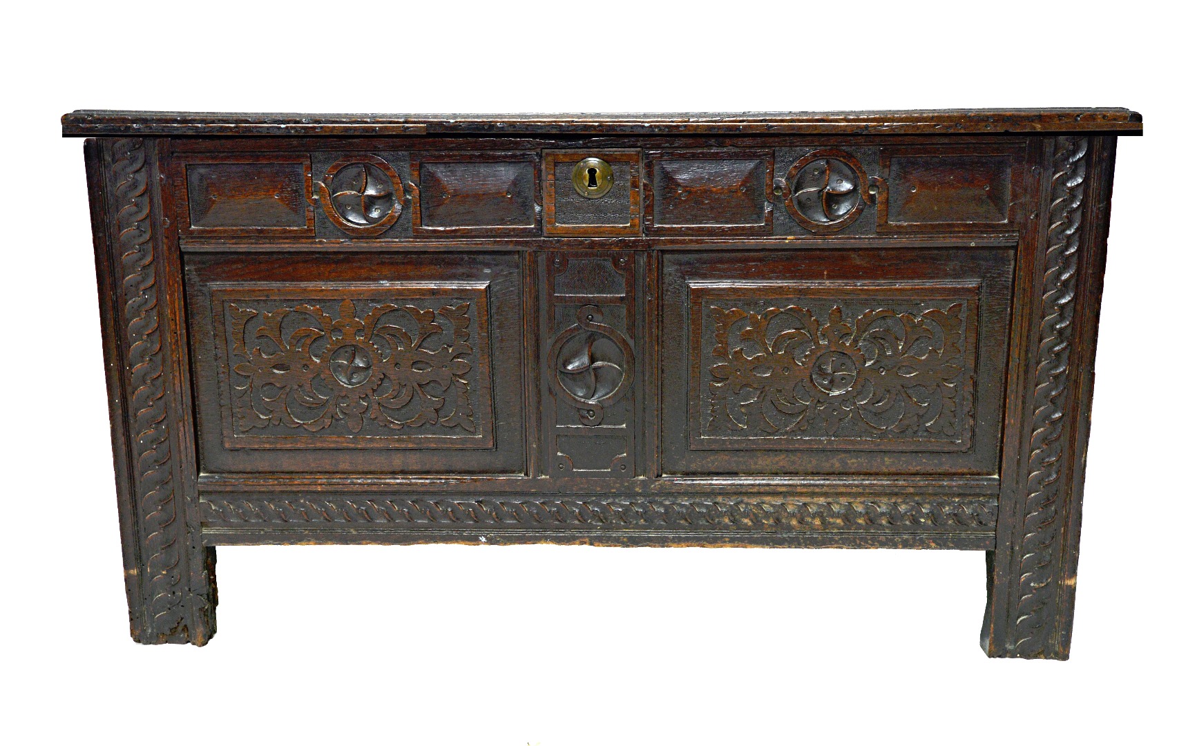 Appraisal: A th century oak coffer the double plank top over