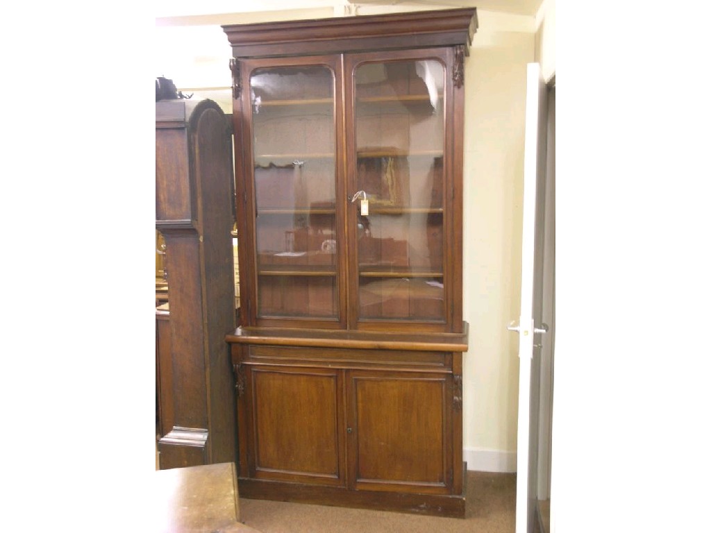 Appraisal: A Victorian mahogany bookcase upper stage with four adjustable shelves