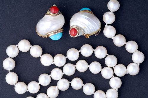 Appraisal: Akoya pearl choker with turbot shell earring set for unpierced