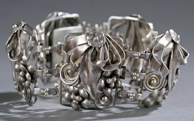 Appraisal: Hobe 's- 's sterling silver floral bracelet A Hobe 's-