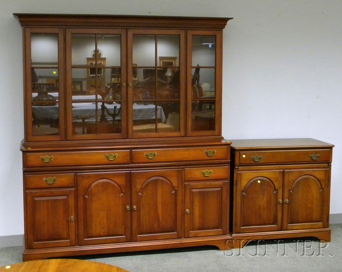 Appraisal: Pennsylvania House Queen Anne Style Glazed Cherry Two-Part Hutch and