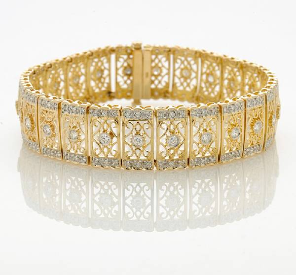 Appraisal: A diamond bracelet estimated total diamond weight carats mounted in