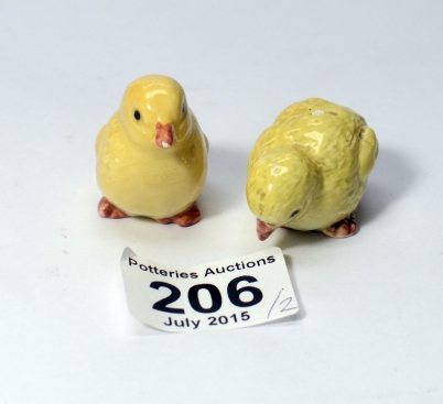 Appraisal: Beswick chick pecking and chick standing beak chipped