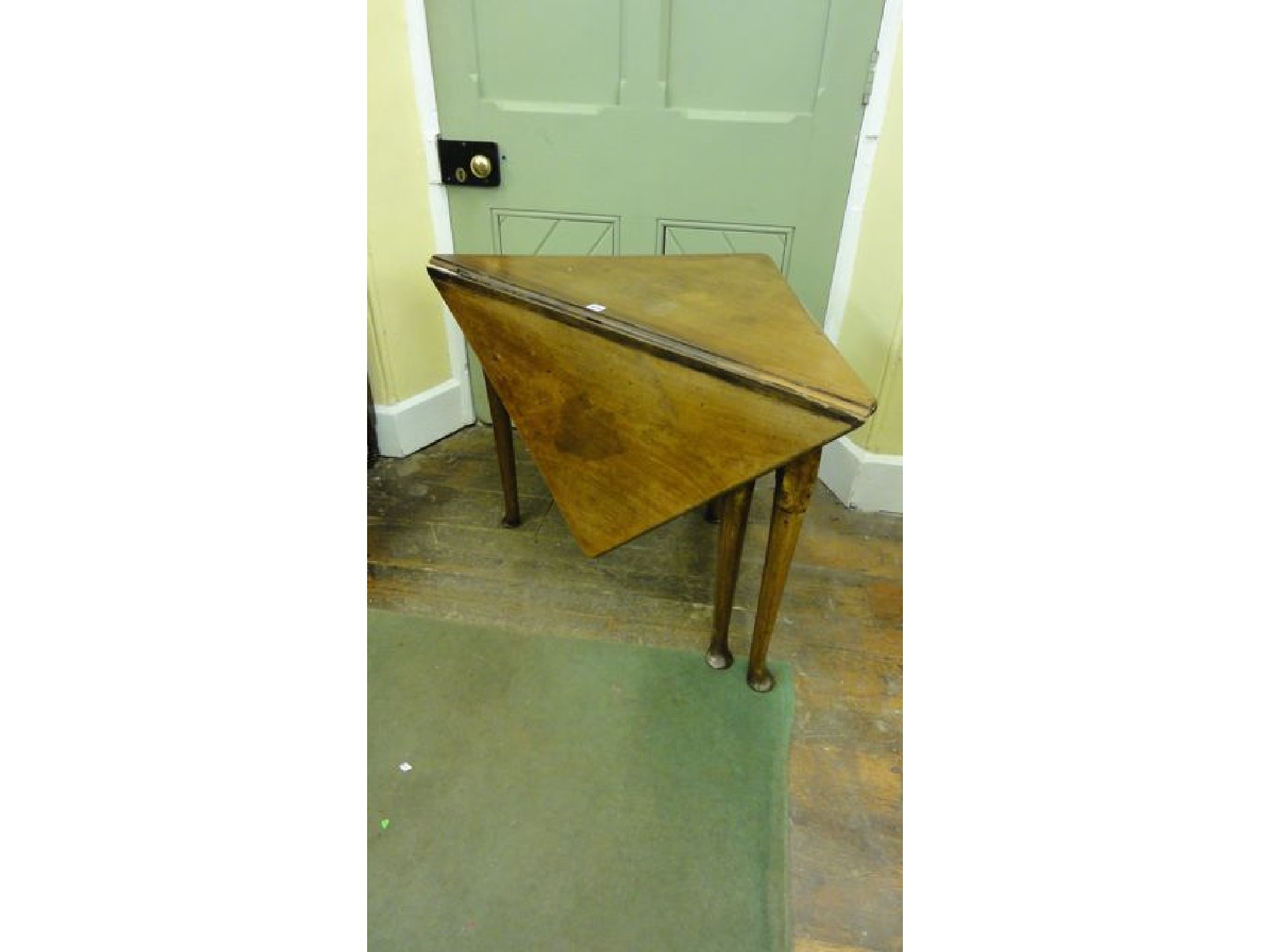 Appraisal: An early th century mahogany corner drop leaf occasional table