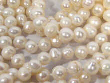 Appraisal: A quantity of cultured pearls