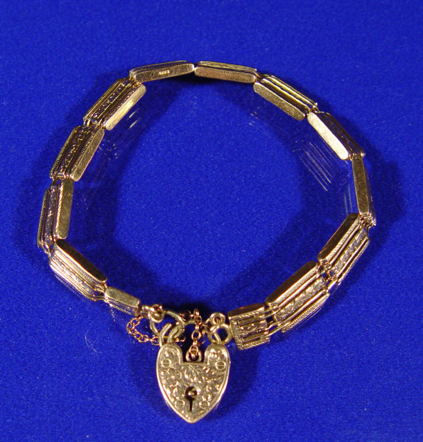 Appraisal: ct gold gate bracelet