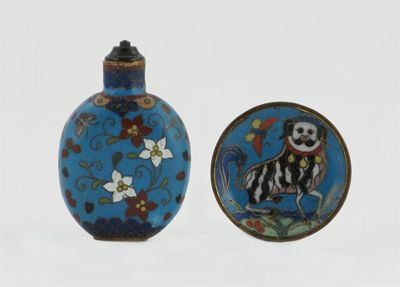 Appraisal: A Chinese cloisonn snuff bottle decorated with butterflies and flowers