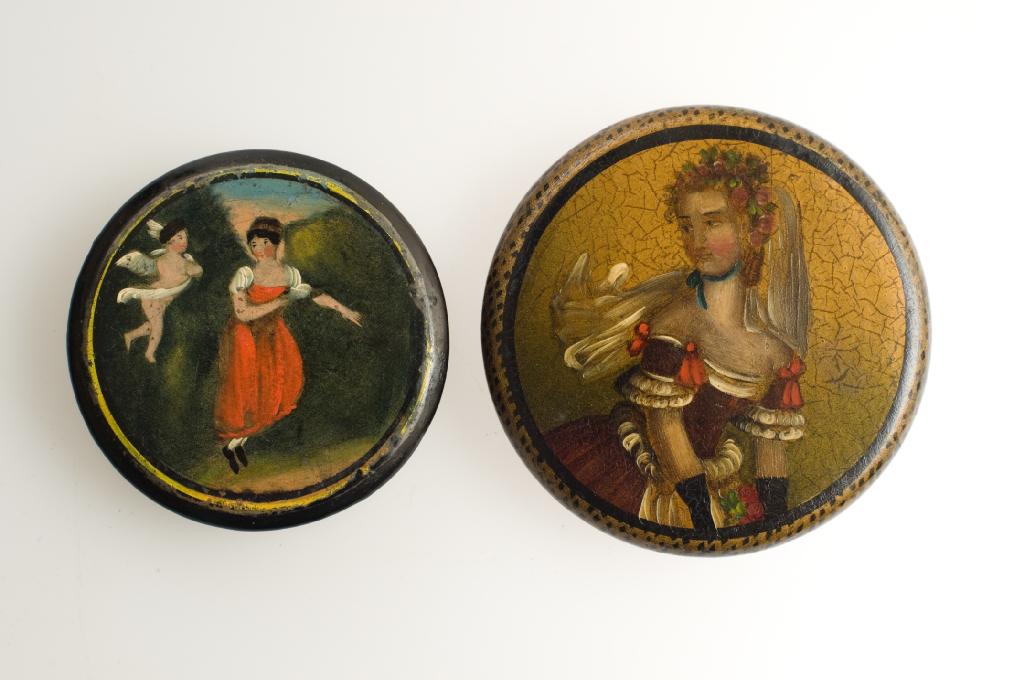 Appraisal: TWO th CENTURY PAPIER-MACHE PATCH BOXES the lid of each