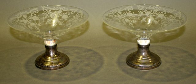 Appraisal: A pair of etched glass sweets comports