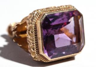 Appraisal: English K Gold Amethyst Signet Seal Pendant The stamp hallmarked