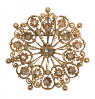 Appraisal: Victorian rose-cut diamond and k yellow gold brooch featuring rose-cut