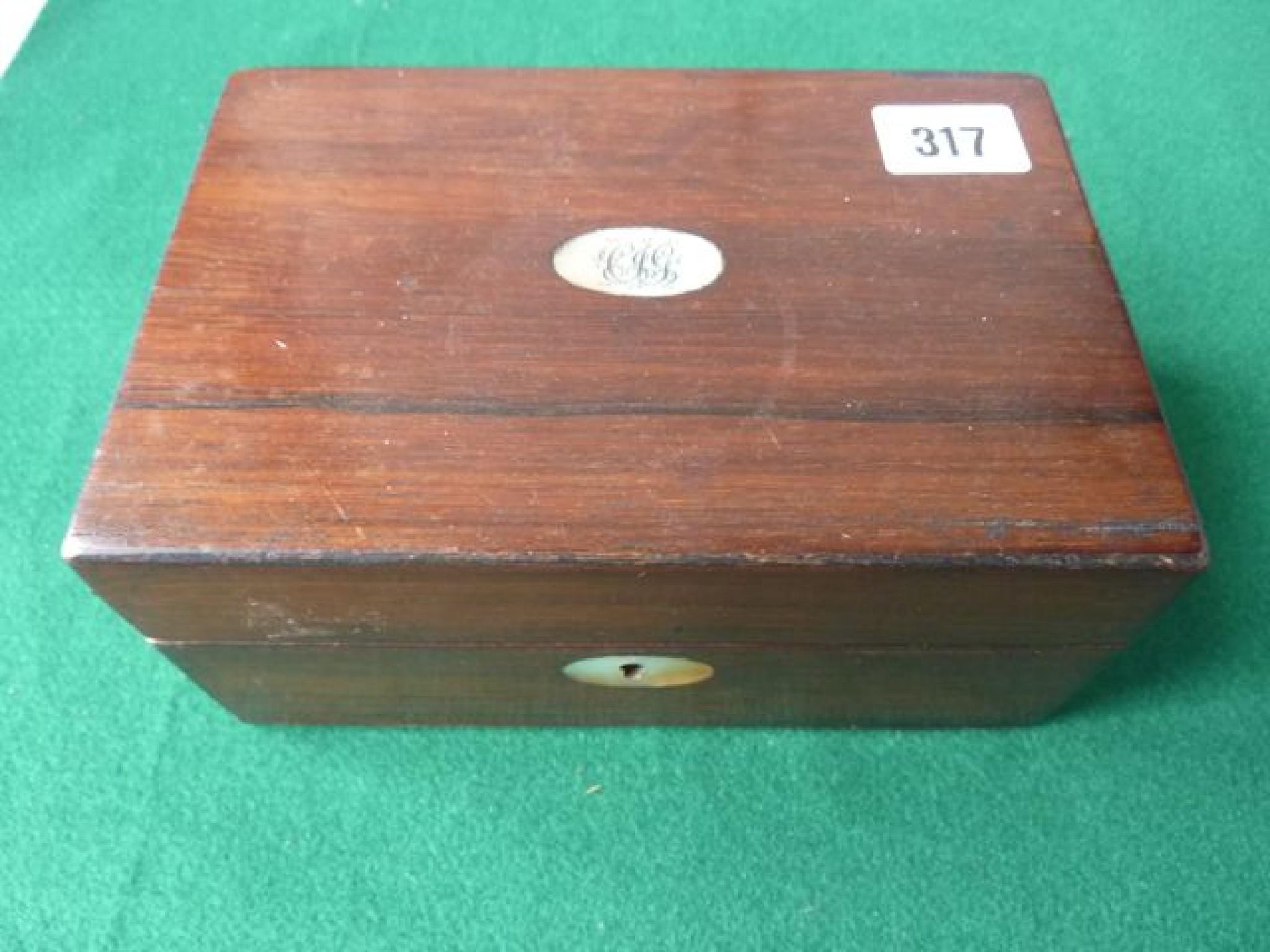 Appraisal: A small rosewood box containing a simple timber chess set