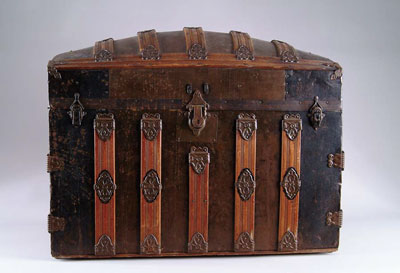 Appraisal: ANTIQUE HUMPBACK TRUNK This late th Century full-size trunk with