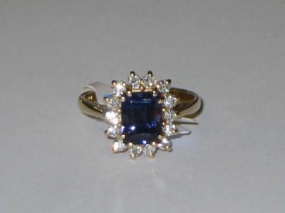 Appraisal: AN IOLITE AND DIAMOND CLUSTER RING the emerald cut iolite