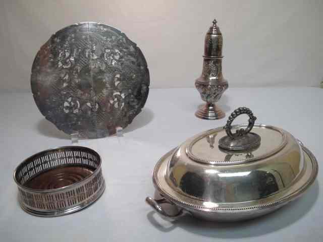 Appraisal: Group lot of assorted silver plate items Includes an extendable