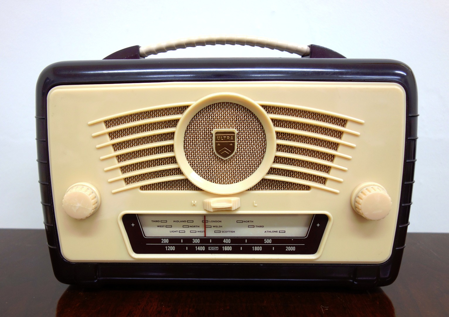 Appraisal: A Cossor AC valve radio in brown case cm an