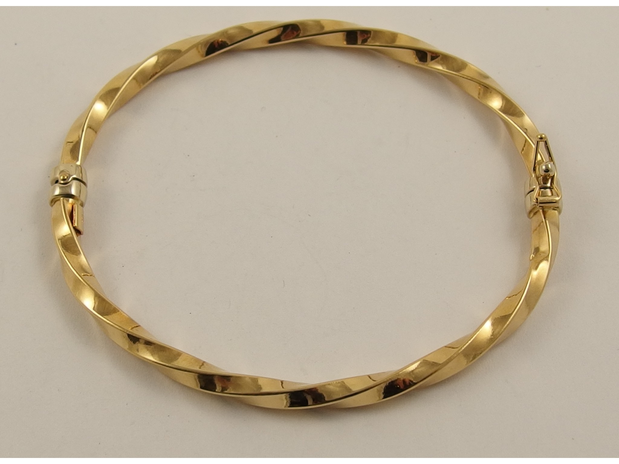 Appraisal: An ct twist design bangle