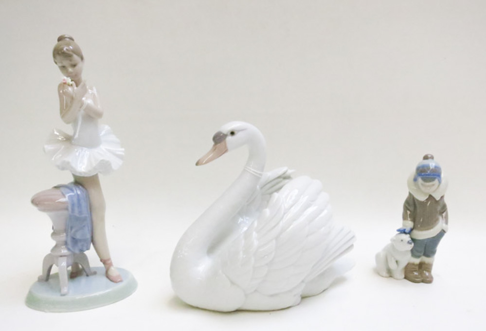 Appraisal: THREE LLADRO PORCELAIN FIGURINES For a Perfect Performance by sculptor