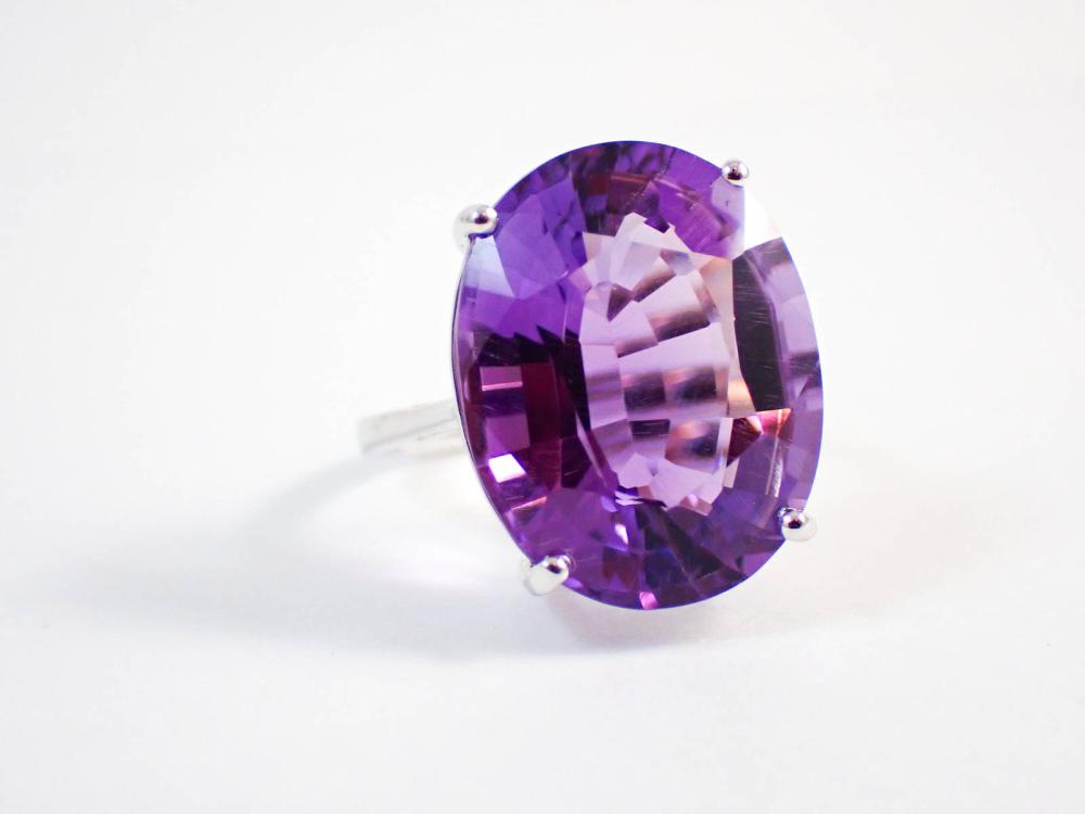 Appraisal: AMETHYST AND FOURTEEN KARAT WHITE GOLD RING with four white