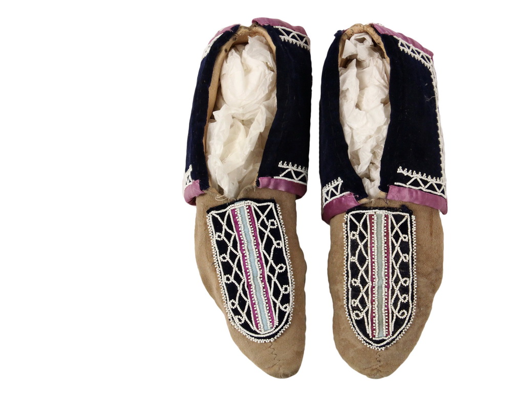 Appraisal: NATIVE AMERICAN MOCCASINS - Early th c Woodlands Men's Moccasins