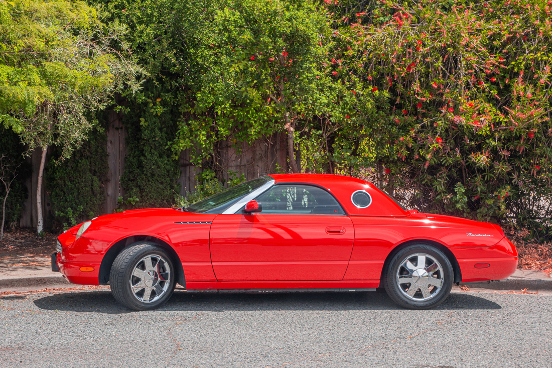 Appraisal: A FORD THUNDERBIRD CONVERTIBLE TWO DOOR A Ford Thunderbird convertible