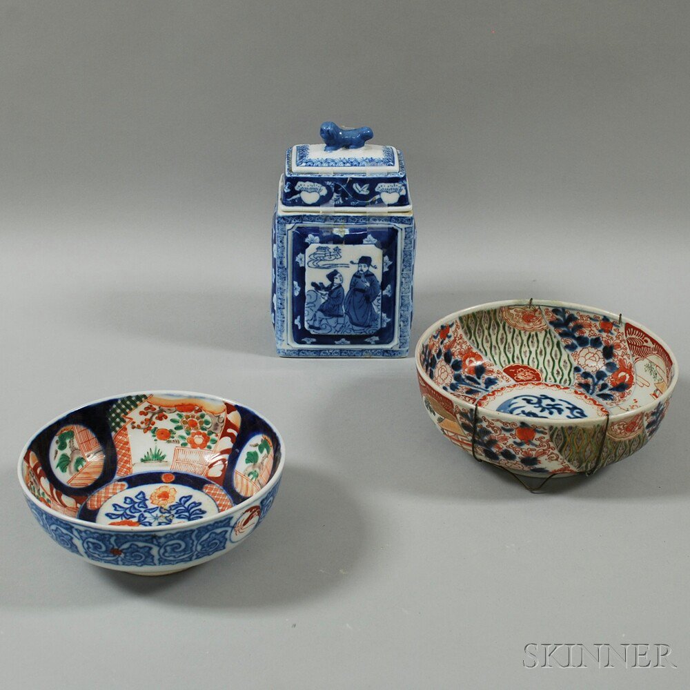 Appraisal: Three Pieces of Export Porcelain a blue and white tea