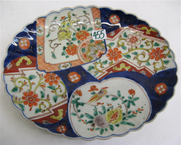 Appraisal: JAPANESE IMARI PORCELAIN SERVING PLATE c Meiji Period oval on