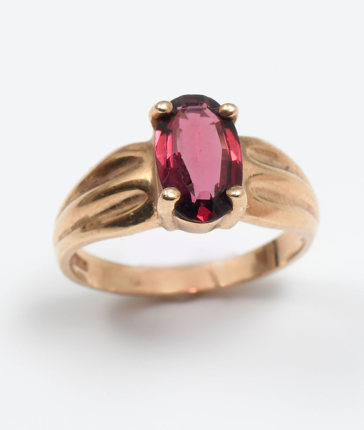 Appraisal: K GARNET RING K yellow gold ring contains one oval