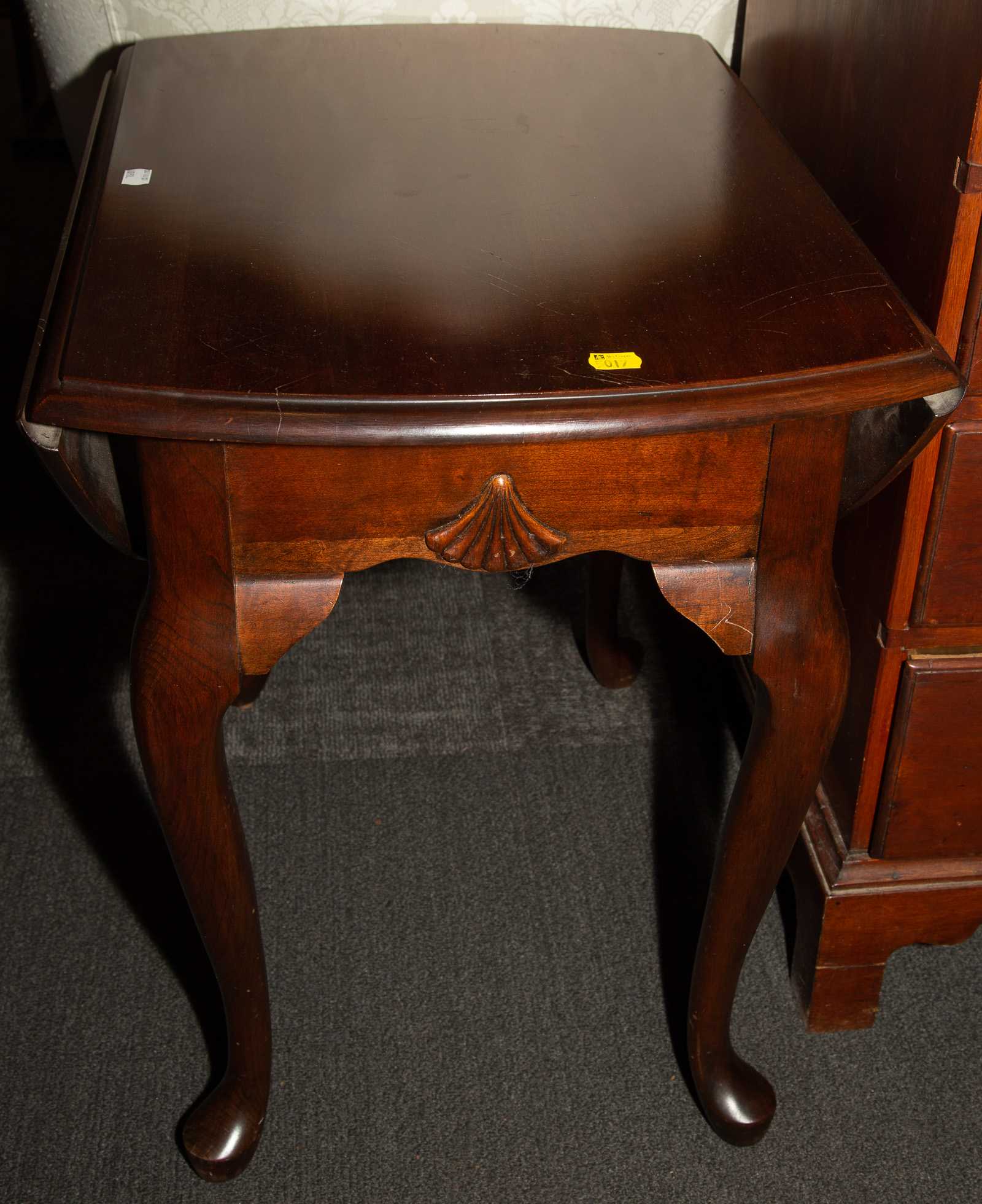 Appraisal: QUEEN ANNE STYLE MAHOGANY DROP LEAF END TABLE in H