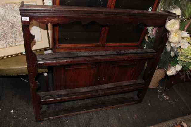 Appraisal: A TH CENTURY OAK HANGING WALL SHELF the fret carved