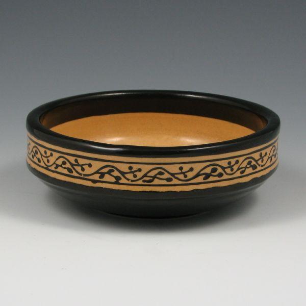 Appraisal: Weller Scandia bowl Unmarked A tight hairline descends from the