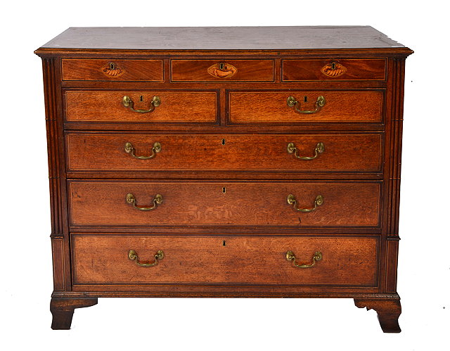 Appraisal: AN EARLY TH CENTURY LANCASHIRE OAK CHEST OF DRAWERS with