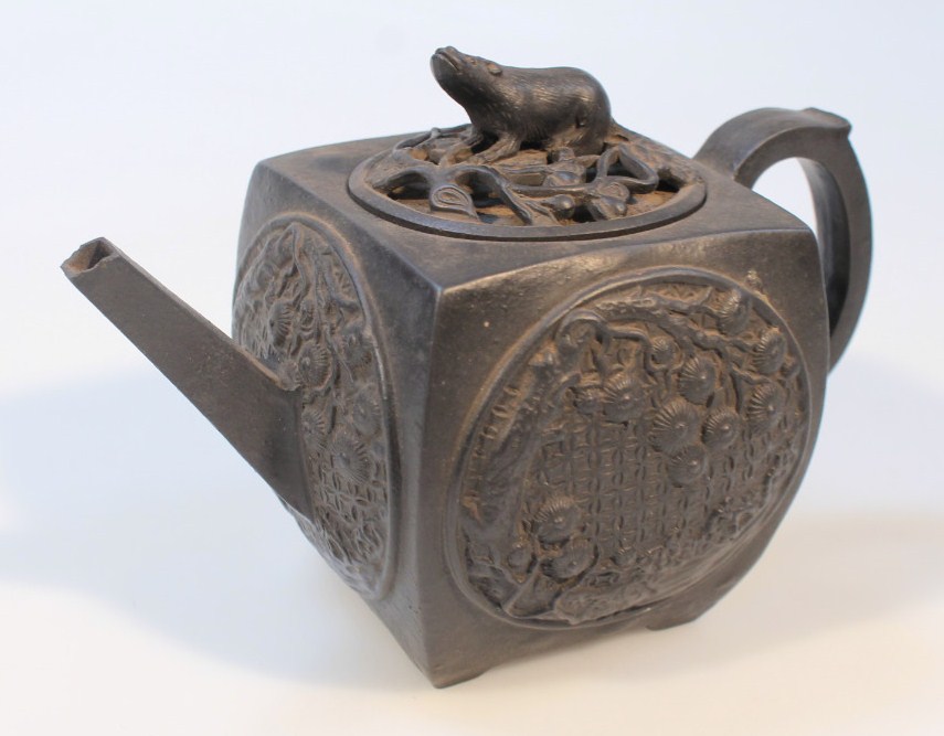 Appraisal: A late thC early thC black basalt teapot in the