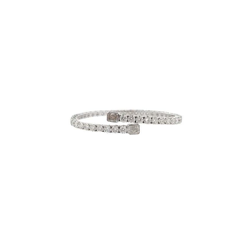 Appraisal: ct Radiant Round Brilliant Diamond Cuff Total Carat Weight Radiant