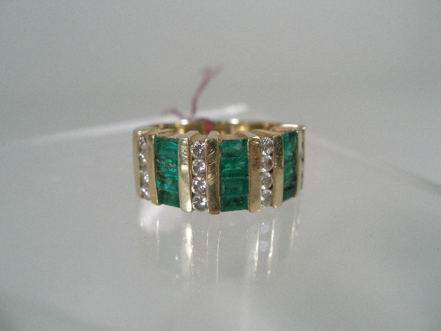 Appraisal: Ladies Ring K yellow gold band w vertical rows of