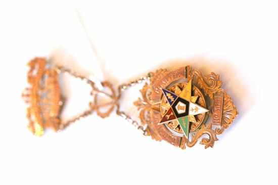 Appraisal: AN ENAMEL GOLD PLATED MASONIC PENDANT BROOCH