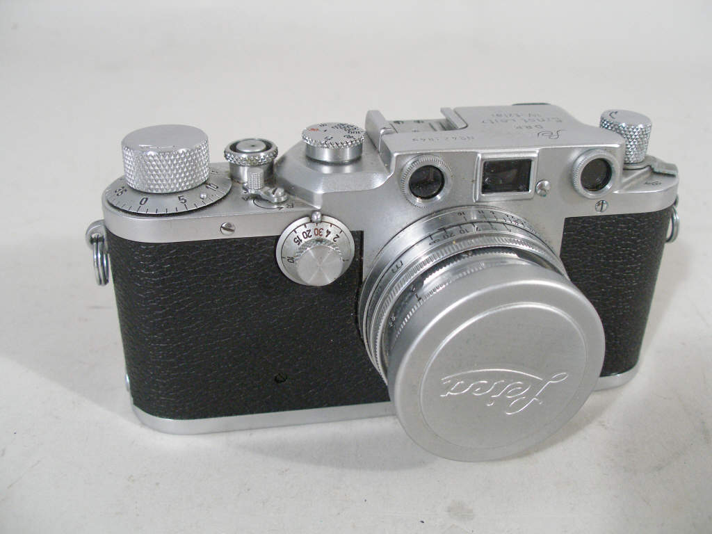 Appraisal: Vintage mm Leica DRP Camera serial with Summitar f cm