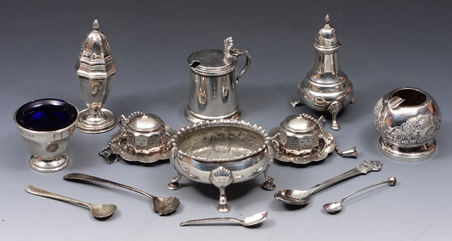 Appraisal: A QUANTITY OF SILVER TO INCLUDE a mustard pot in