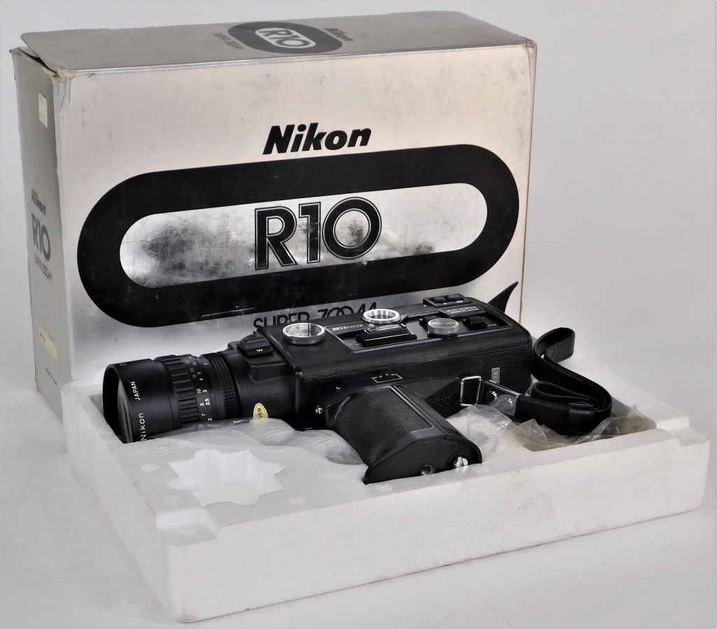 Appraisal: NIKON R SUPER ZOOM MM MOVIE CAMERA Nikon R Super