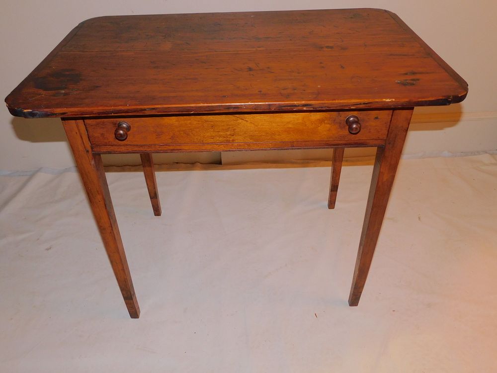 Appraisal: ANTIQUE COUNTRY TAVERN TABLE Antique American pine tavern table with