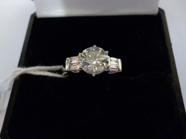 Appraisal: A SOLITAIRE DIAMOND RING the brilliant cut claw set stone