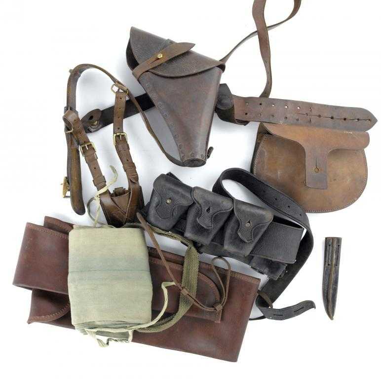 Appraisal: A LEATHER PISTOL HOLSTER AND BELT A LEATHER CARTRIDGE BELT