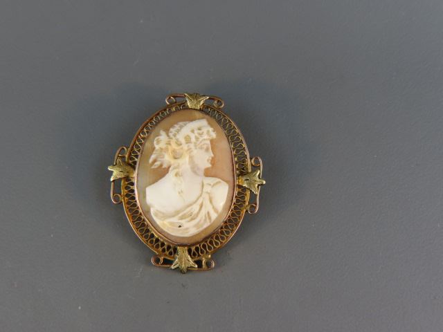 Appraisal: Cameo Pendant or Brooch carved shell with portrait of a