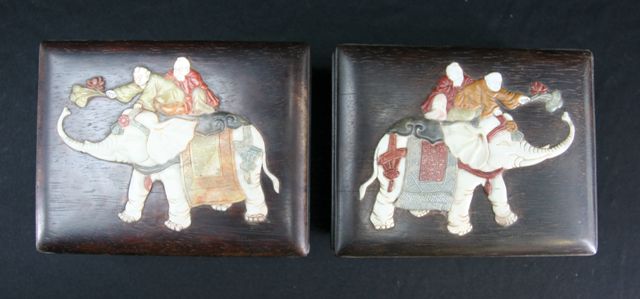 Appraisal: A pair of Chinese Jitan jewellery boxes with inlaid lids